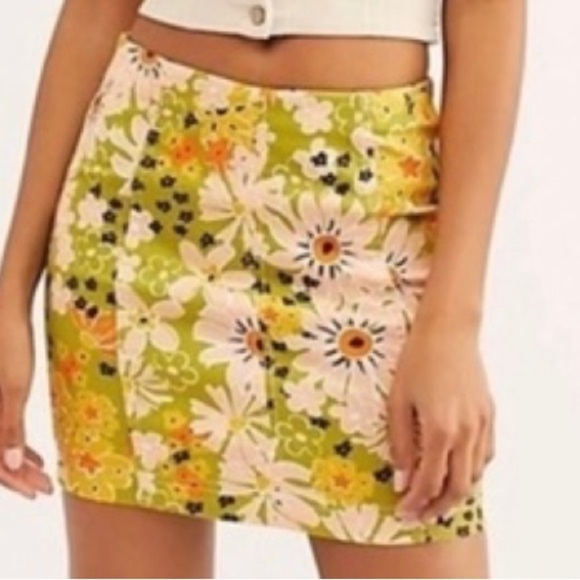 Free People Dresses & Skirts - Free People Floral Cotton Blend Mini Skirt in Green and Pink Size 0